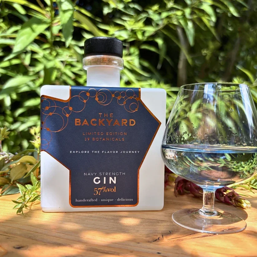 THE BACKYARD  Navy Strength Gin 2025 Limited Edition 57% Vol. 0,5l