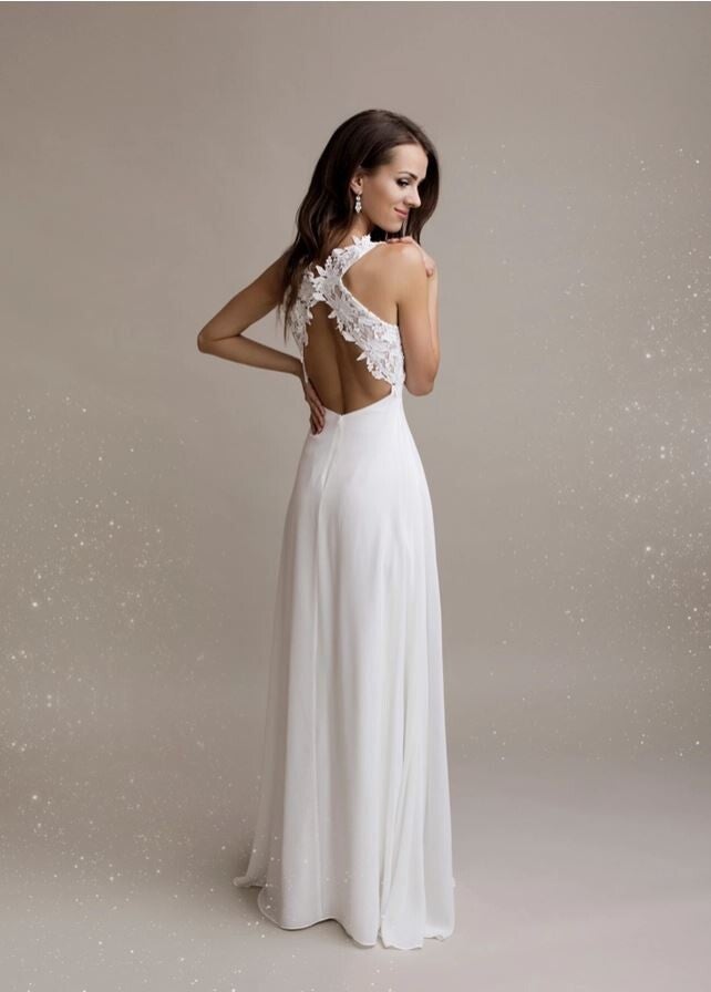 Brautkleid bodenlang mit Spitze verziert - offener Rücken ivory