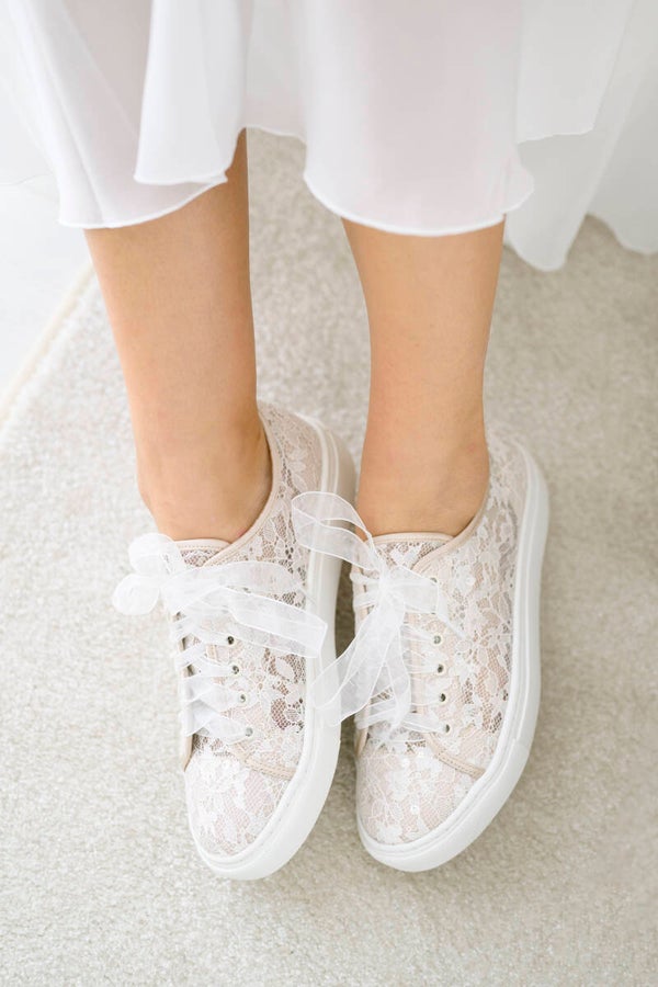 Brautschuhe Sneaker nude Blush Farbe mit Spitze | Organza