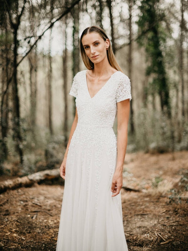 Brautkleid Fit &Flair lang mit kurzen Ärmeln - Pailletten Bestickung