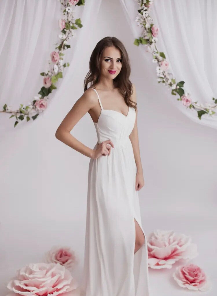 Brautkleid Clara - schlicht & elegant mit oder ohne Träger