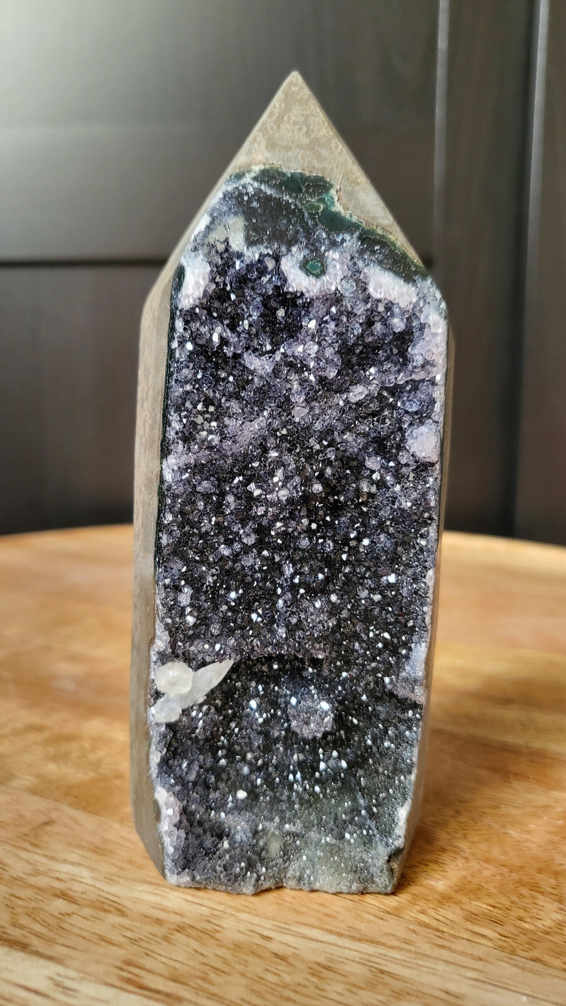 Zwarte amethist toren