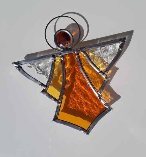 Engel amber tinten hangend