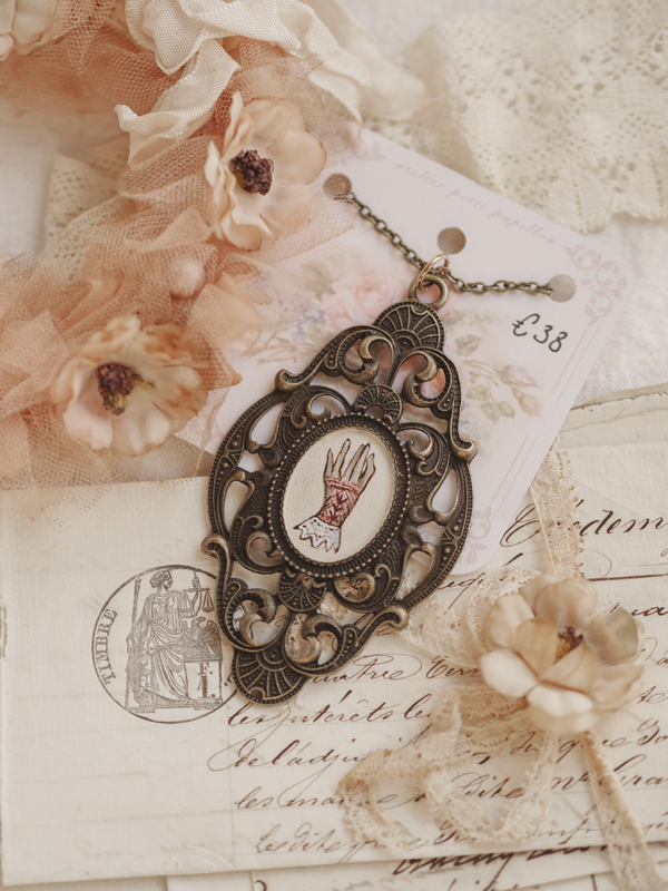 'Delicate Hand'︱ Necklace