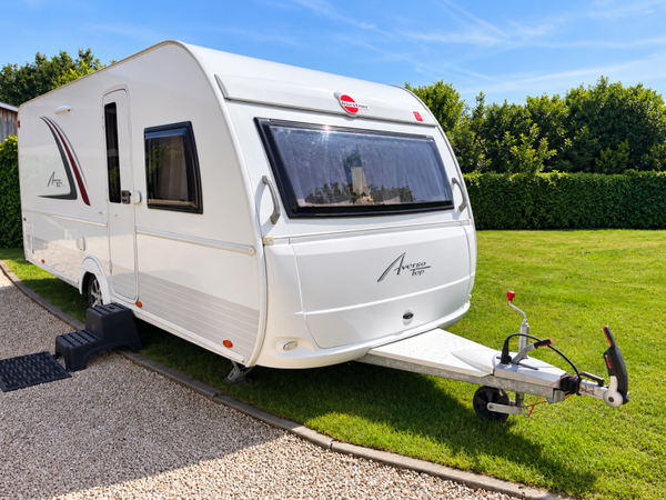 Burstner Averso 465 Top, Bj 2015, Rondzit, Frans bed,Mover, Airco, douche