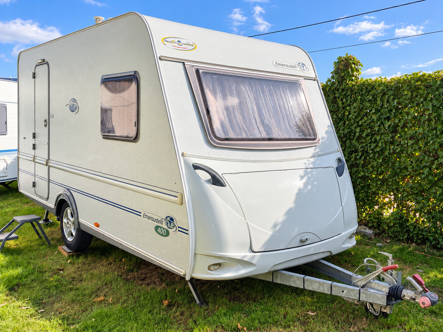 Caravelair Emaurode 400, Mover, zonnepaneel, microgolf, voortent, Bj 2010