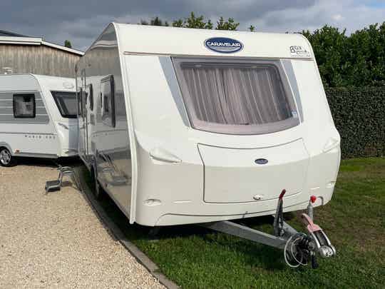 Caravelair Luxe 520, 2010, Queensbed, Voortent