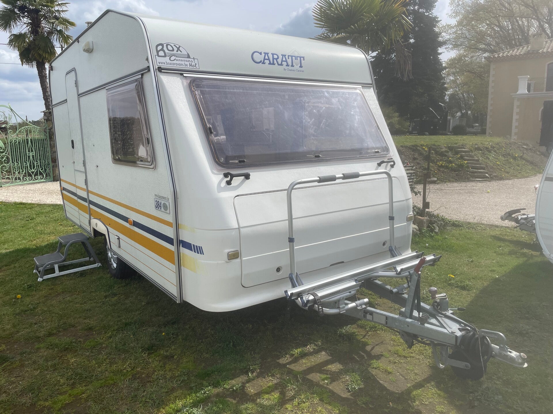 Zeer propere caravan Chateau Caratt 384, 4 persoons