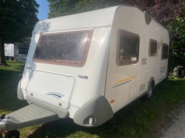 Knaus 500, rondzit, fransbed, douche