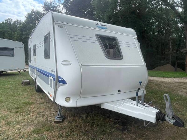 Caravan Hobby 560 kmfe, 6 persoons, stapelbed