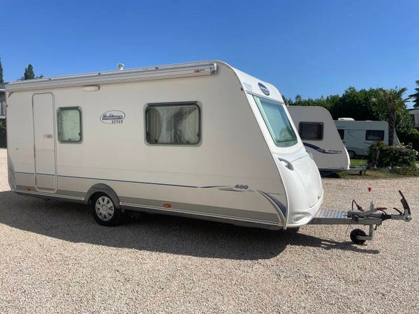Caravelair 460, Queensbed, mover, vaste luifel, voortent