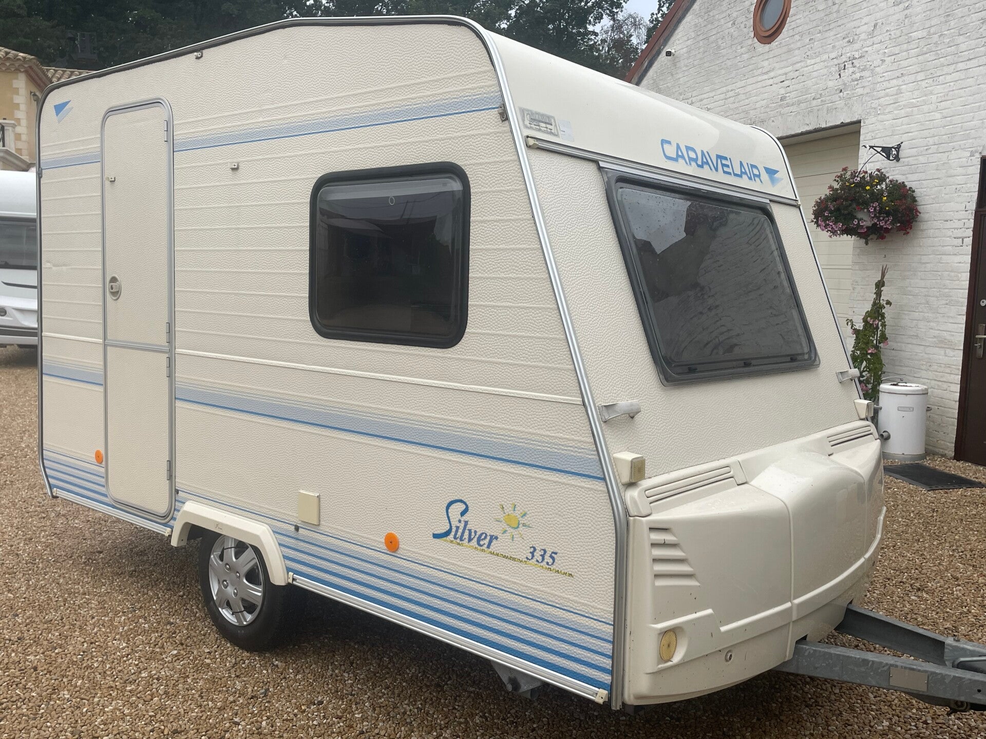 Caravelair 335 silver, 750 kg Mtm = Keuringsvrij