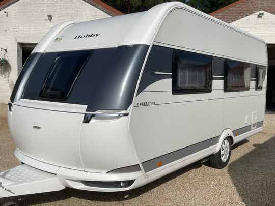 Hobby Excellent 460sff - 2021 - Mover - Qeensbed - Voortent - grote koelkast en diepvries