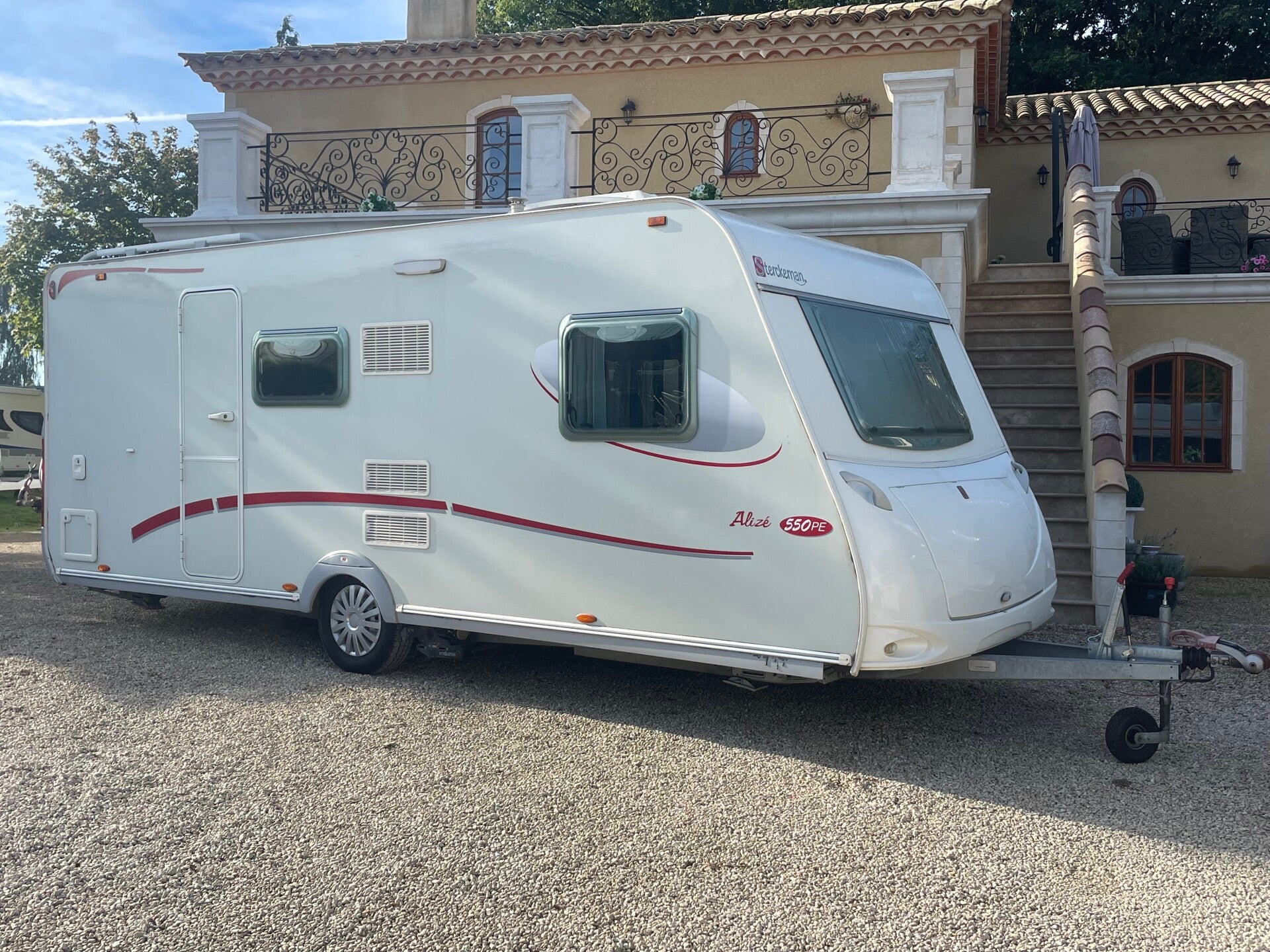 Grote 6 persoons caravan Sterckeman 550, Mover, Air voortent