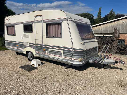 Lmc Luxus 530 caravan, 6 persoons, stapelbed, voortent, fietsenrek