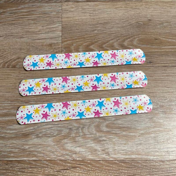 Slap bracelet / armband - sterrtjes