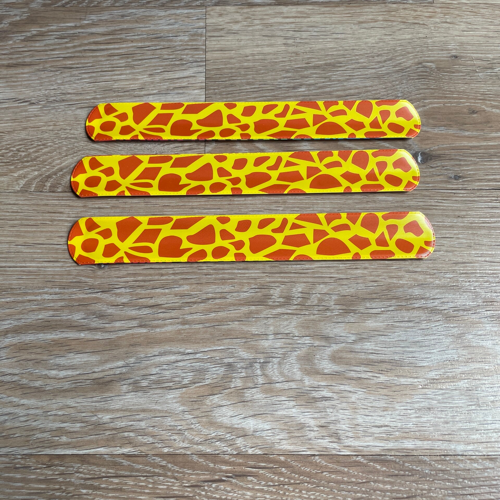 Slap bracelet / armband - giraffe print