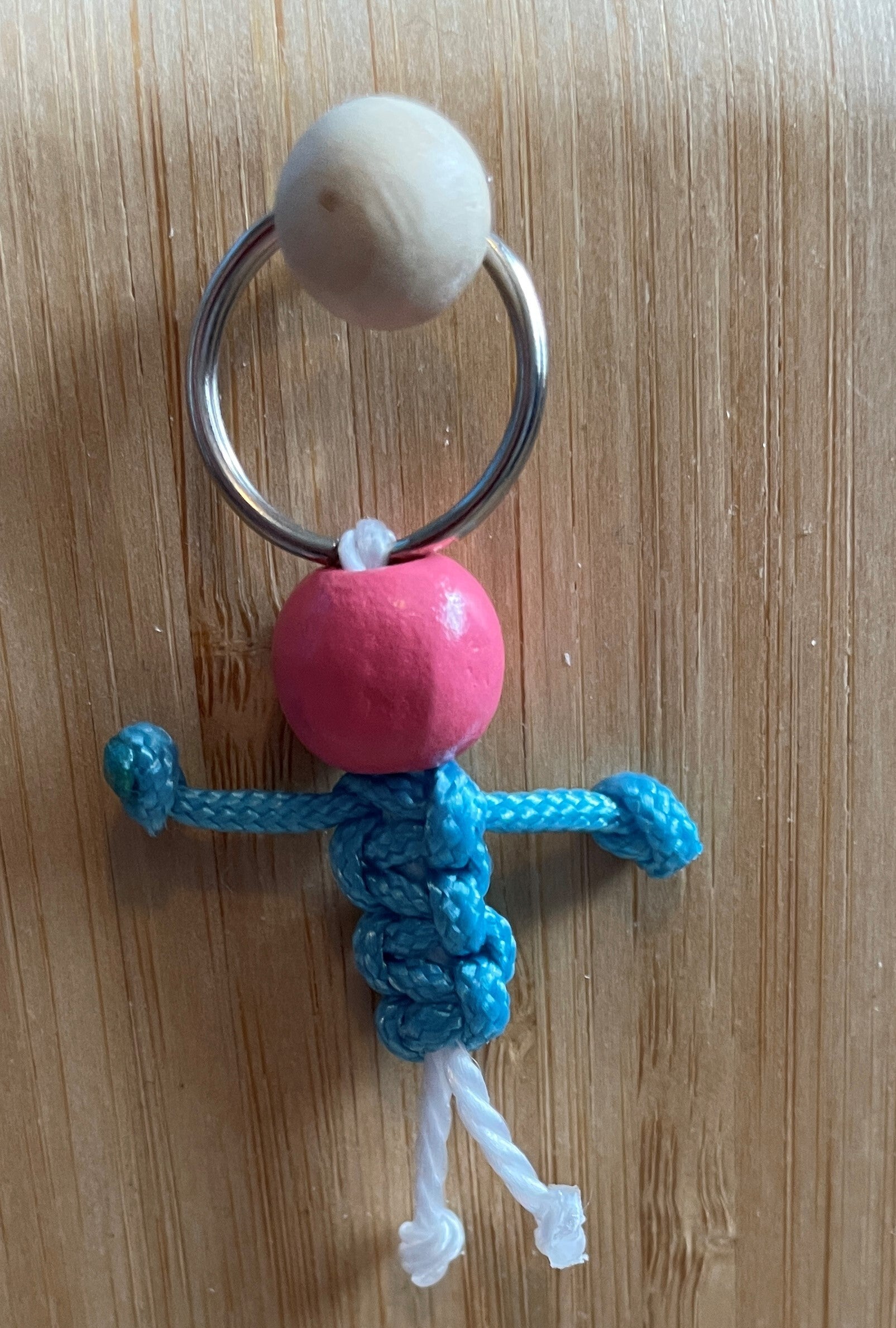 Klein paracord poppetje