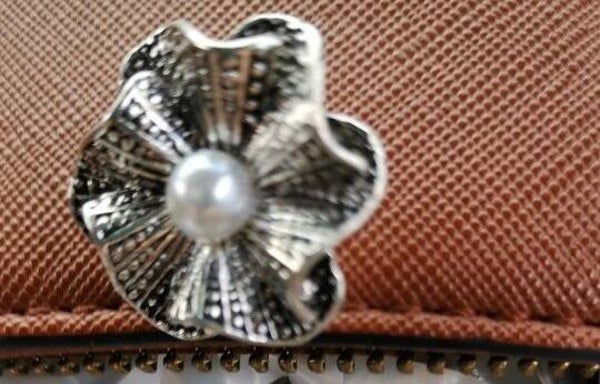 DRUCKKNOPFSCHMUCK