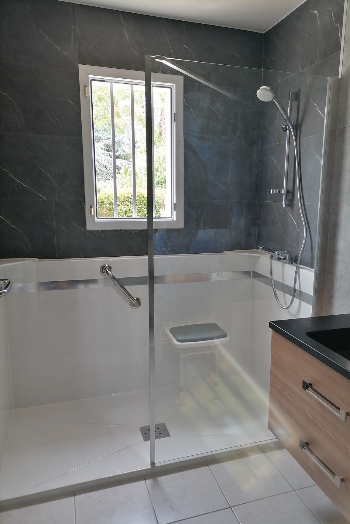 Douche sécurisée en Loire-Atlantique