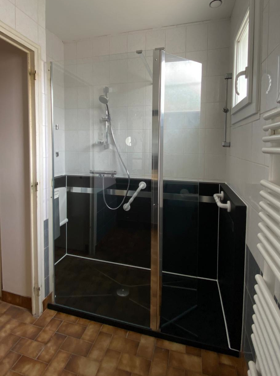Douche senior à saint-Léger-les-Vignes