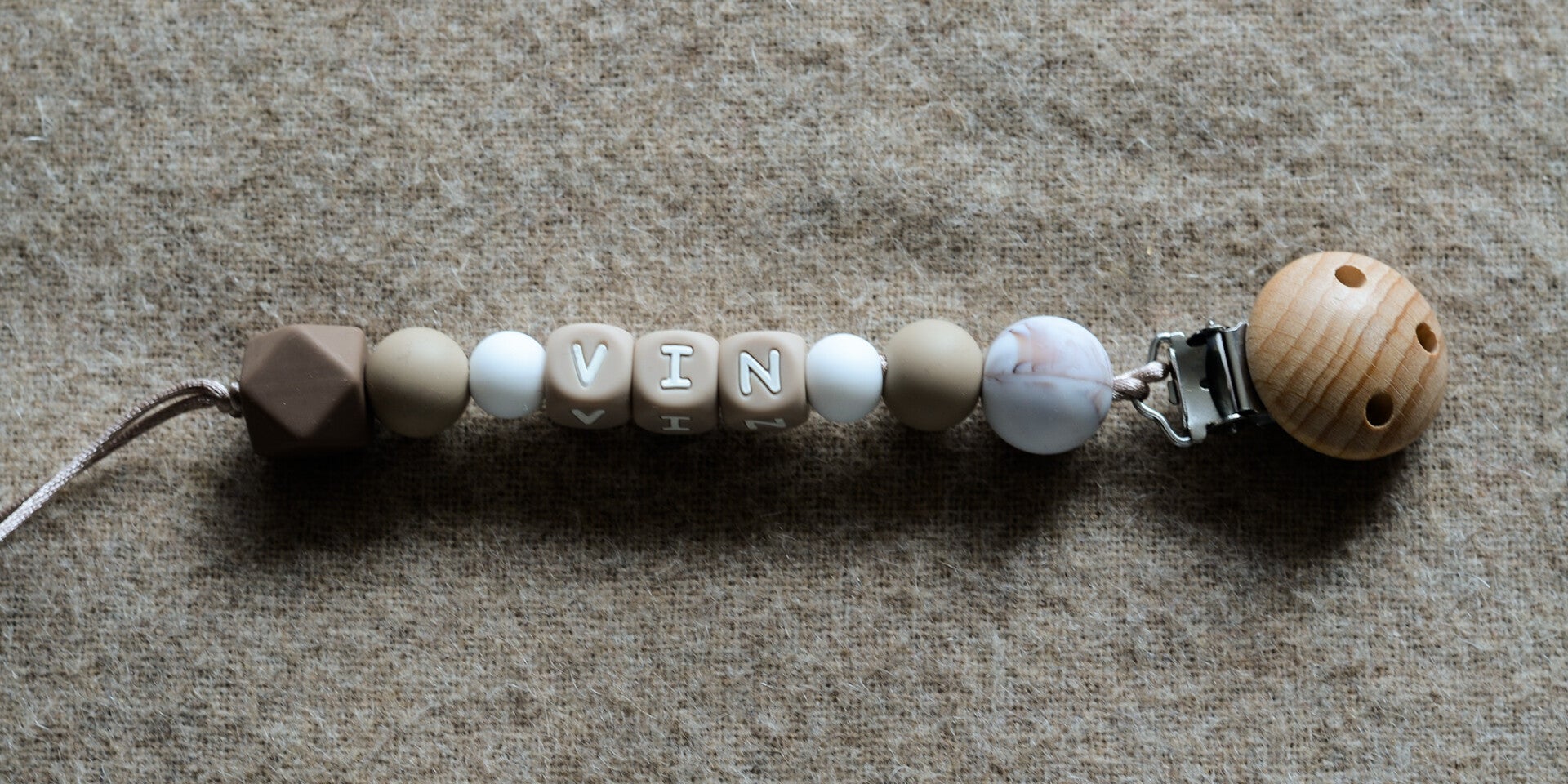 Speenkoord met naam - Beige