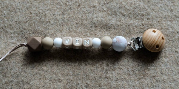 Speenkoord met naam - Beige