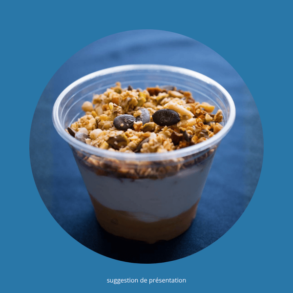 Fromage blanc, coulis de cassis et granola maison