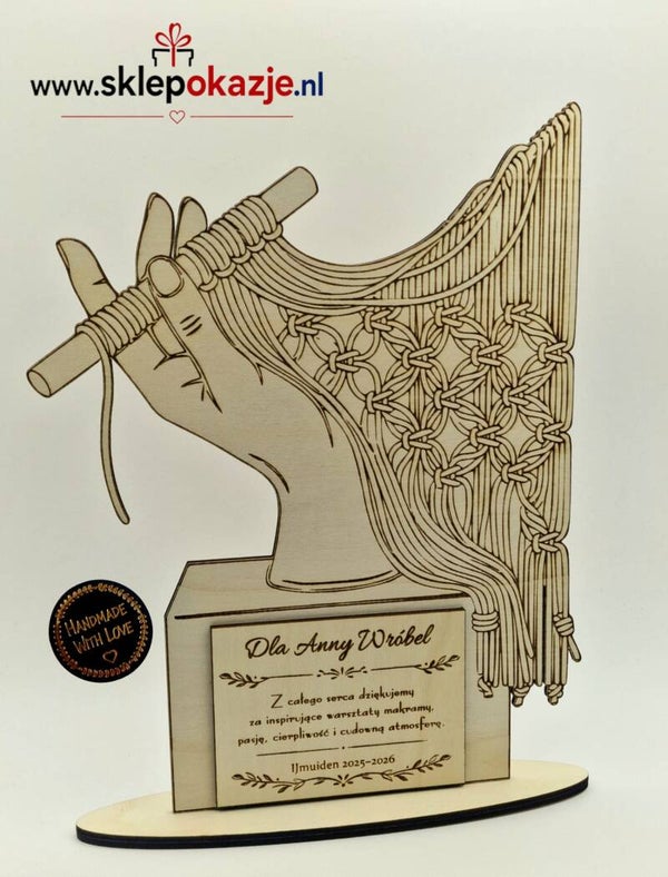 PERSONALIZOWANA STATUETKA DREWNIANA – Edycja "Macrama"