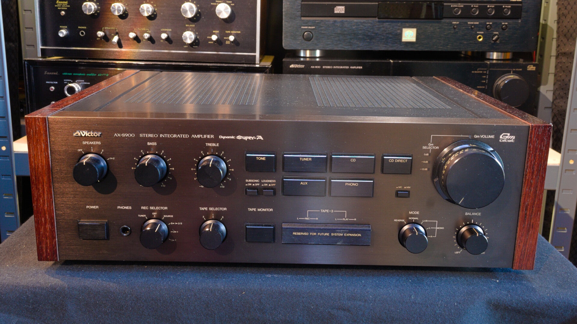 Victor A-XS900