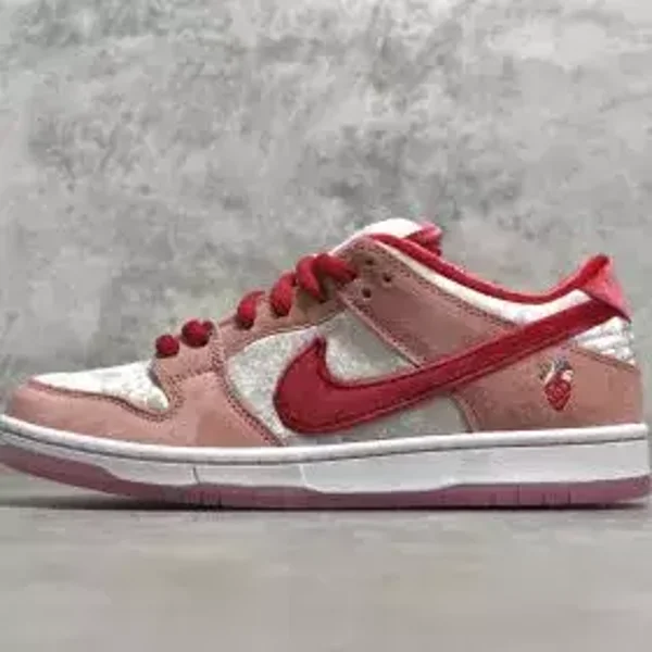 DUNK SB LOW STRANGELOVE