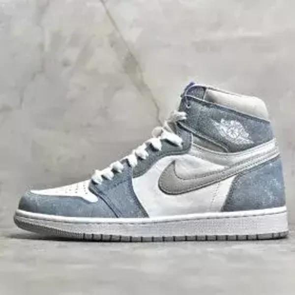 Air Jordan 1 Retro High OG Hyper Royal