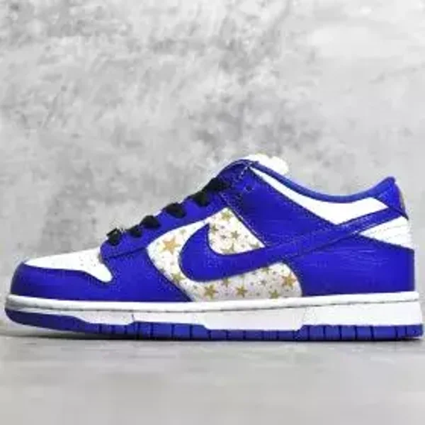 DUNK SB LOW SUPREME STARS HYPER ROYAL