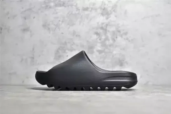 UA Yeezy Slide “Onyx”