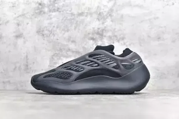 YEEZY BOOST 700 V3 ALVAH
