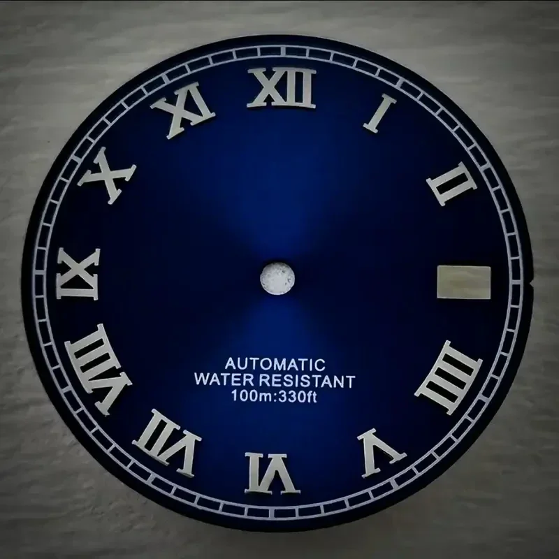 dial de un reloj en azul