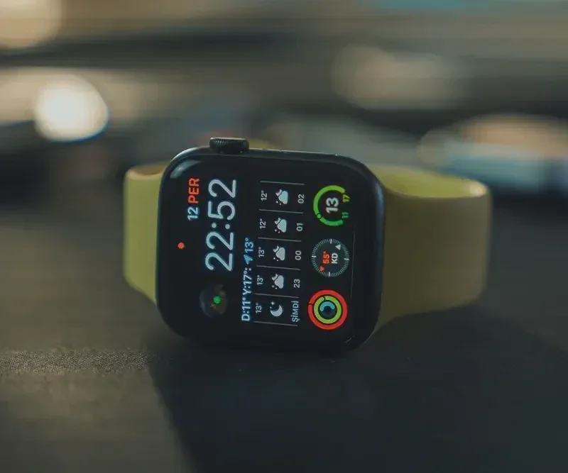se muestra un smartwatch