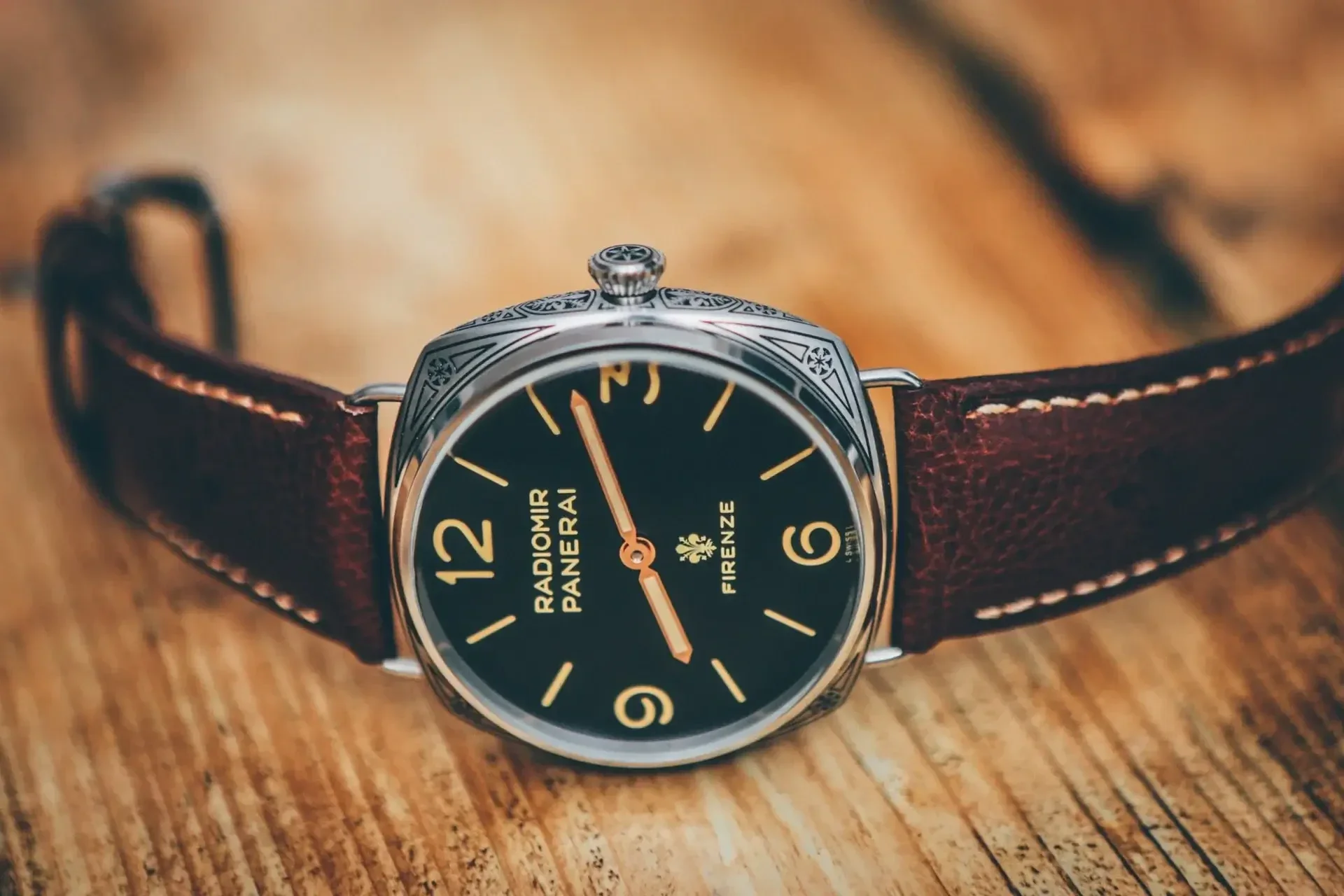 imagen que muestra un reloj panerai luminor