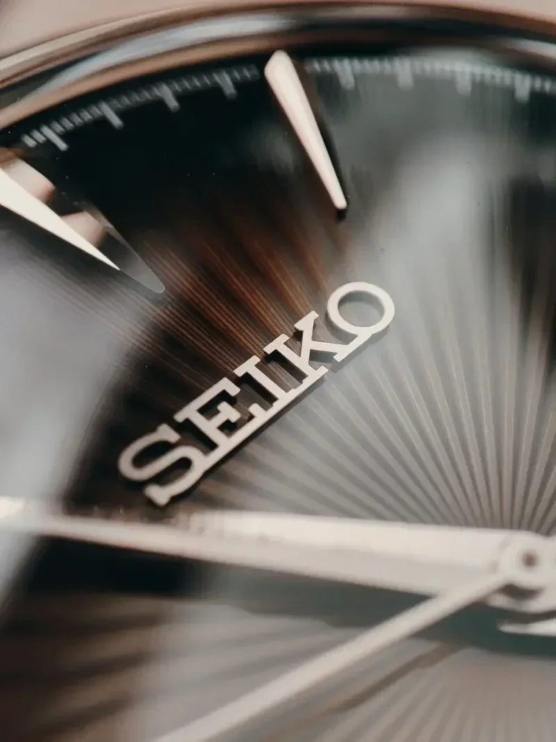 imagen que muestra la esfera de un reloj seiko clasico