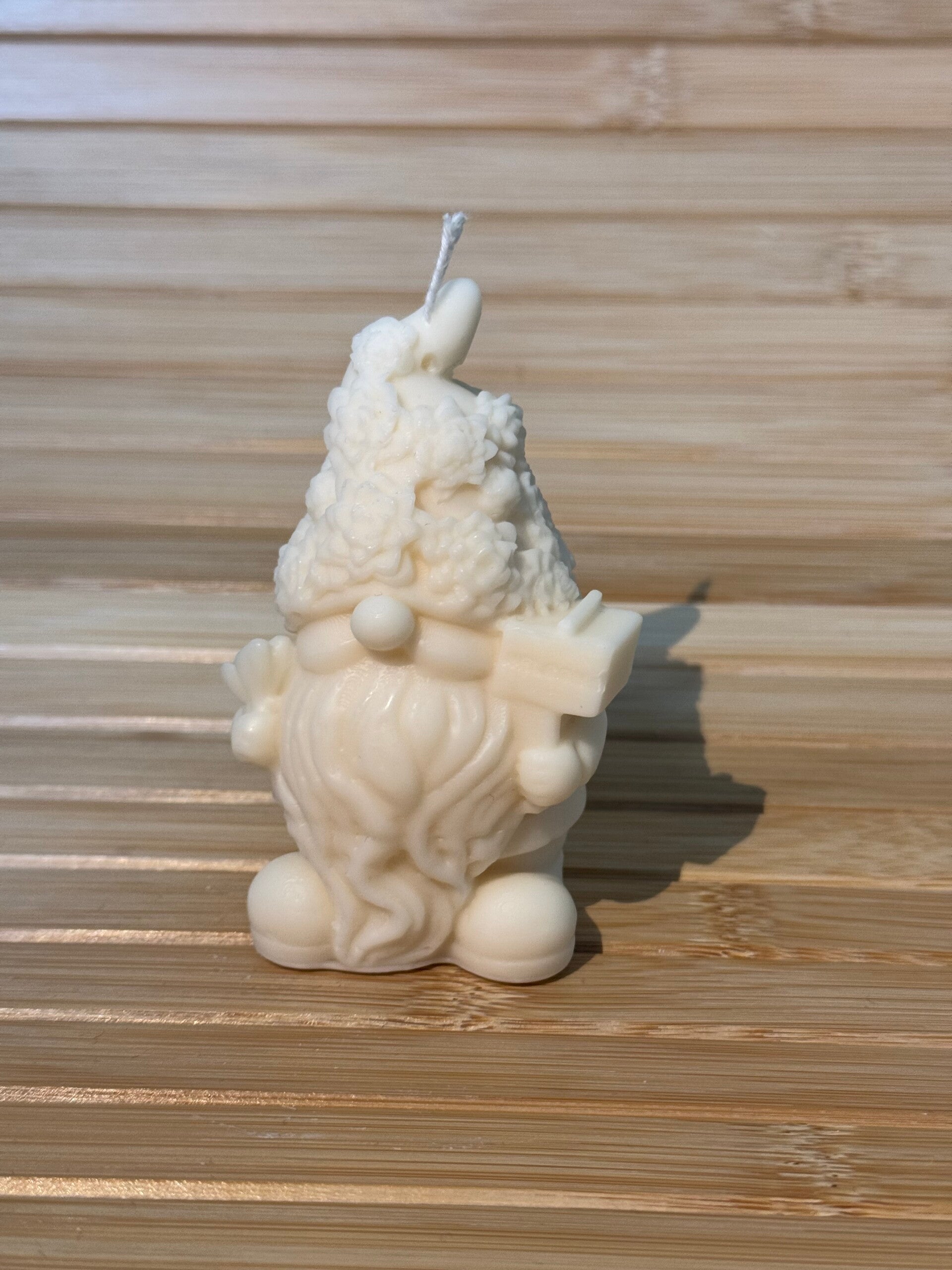 ✨ Handgemachter Wichtel aus natürlichem Rapswachs