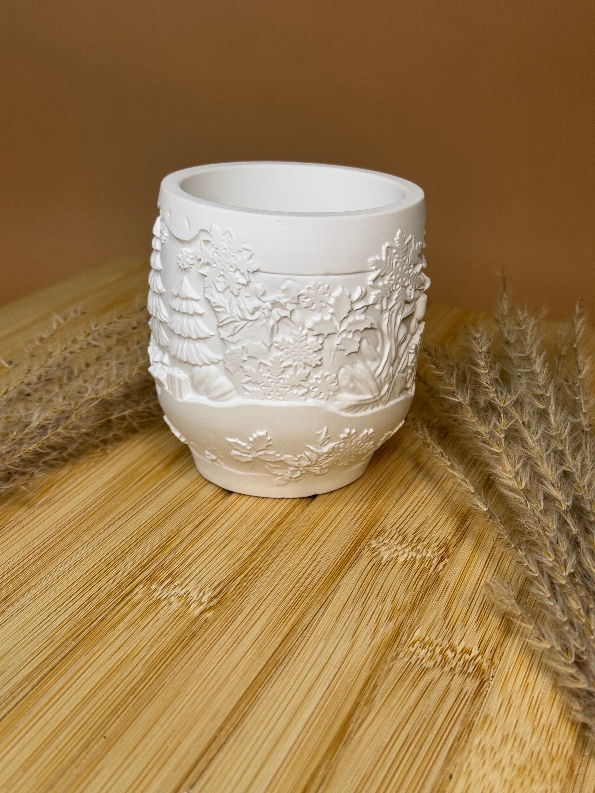 Handgemachter Kerzenhalter aus Keramik – Winterlandschaft