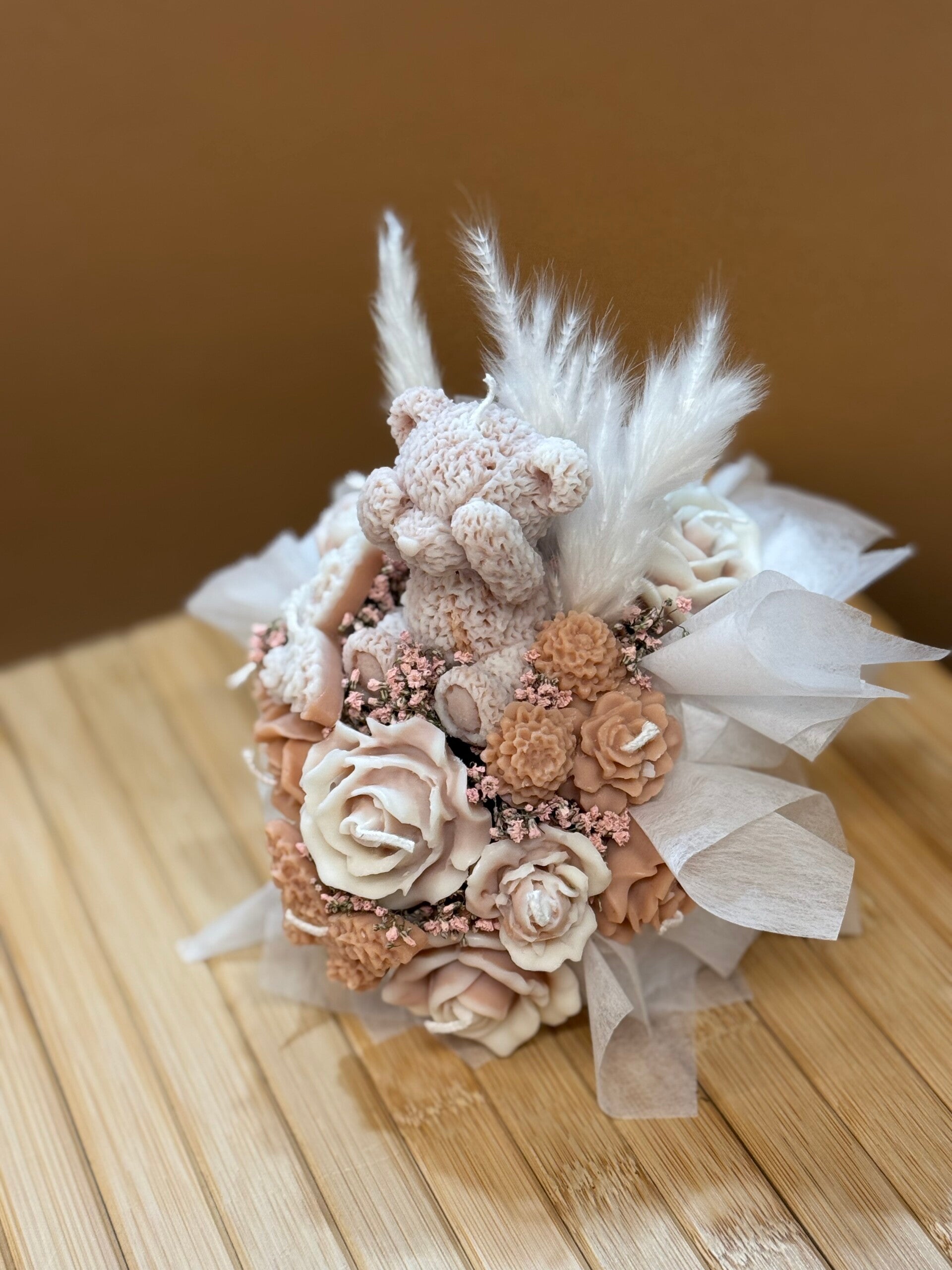 Handgemachte Rapswachskerze in edler Keramik – ein einzigartiges Deko-Highlight