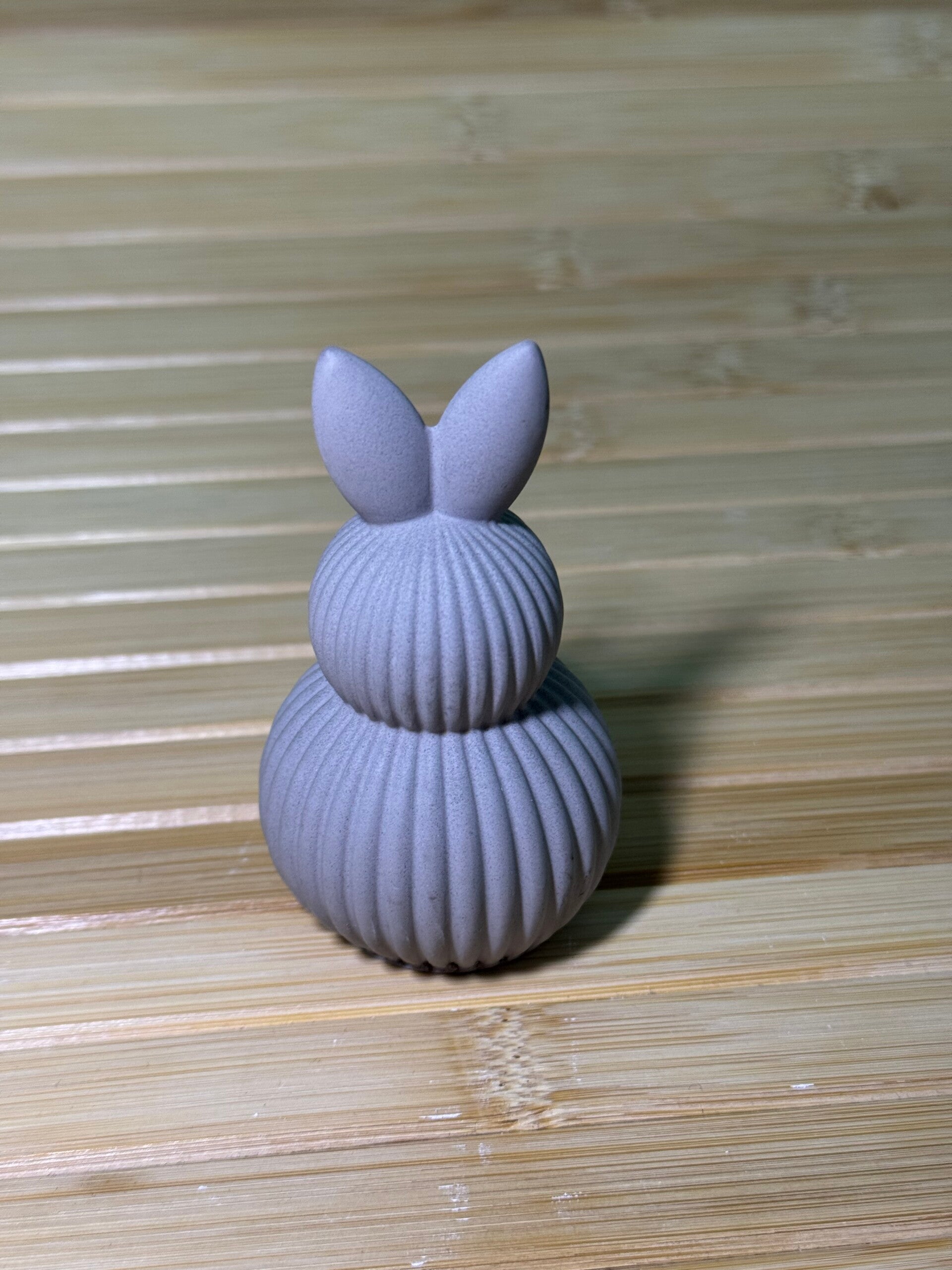 🐰 Handgemachter Deko-Hase – Modern & Minimalistisch