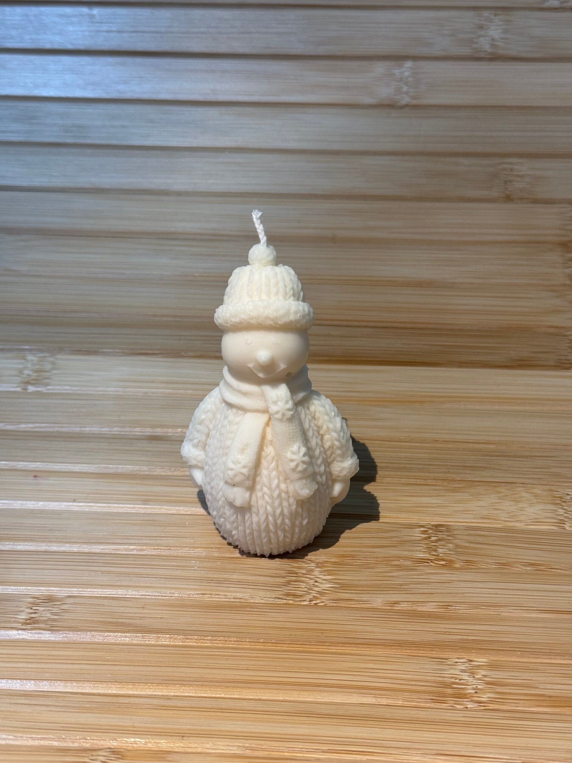 ❄️ Handgemachte Schneemann-Kerze aus Rapswachs ❄️