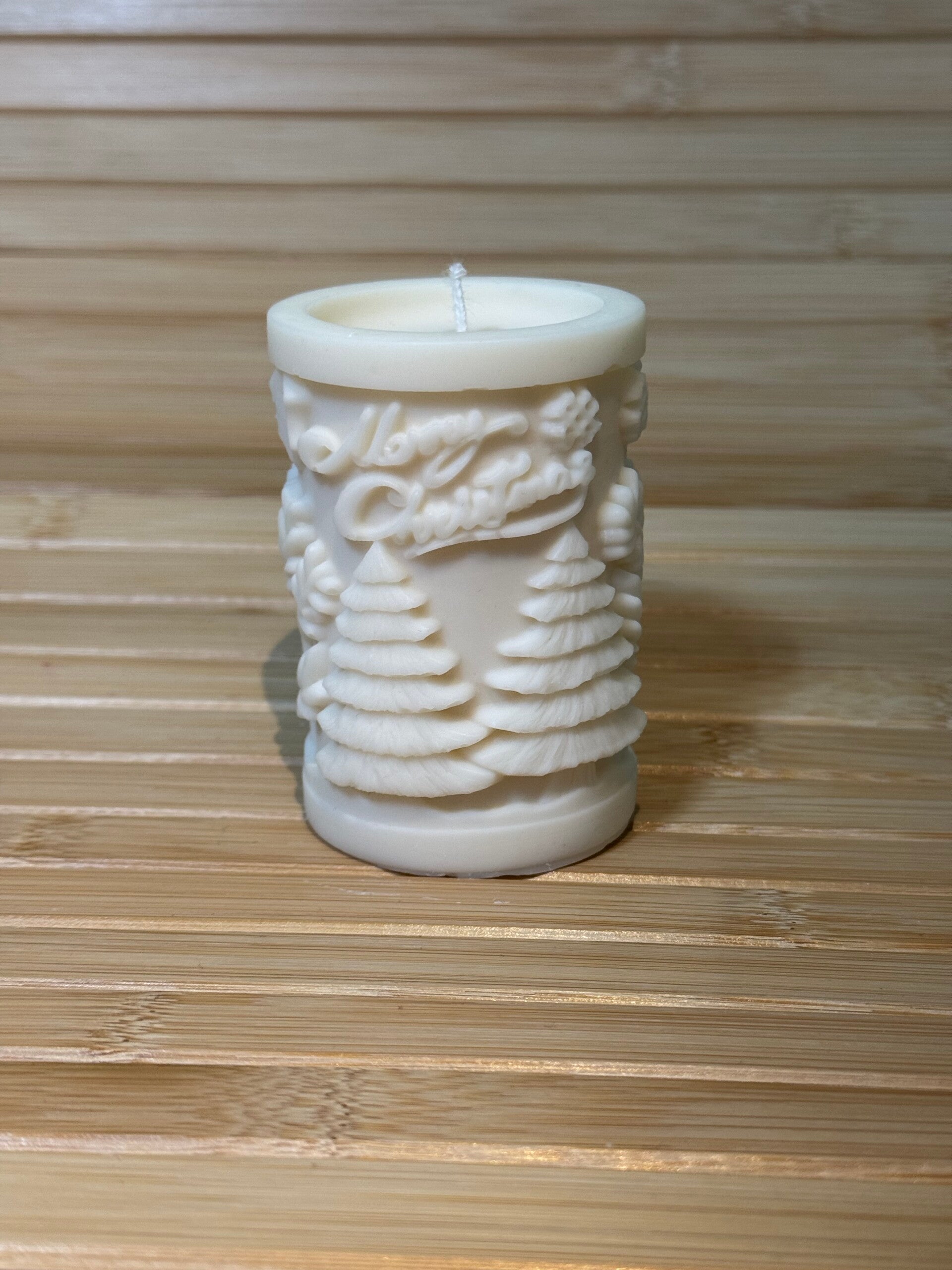 🎄 Handgemachte Weihnachtskerze aus Rapswachs – „Merry Christmas“ 🎄