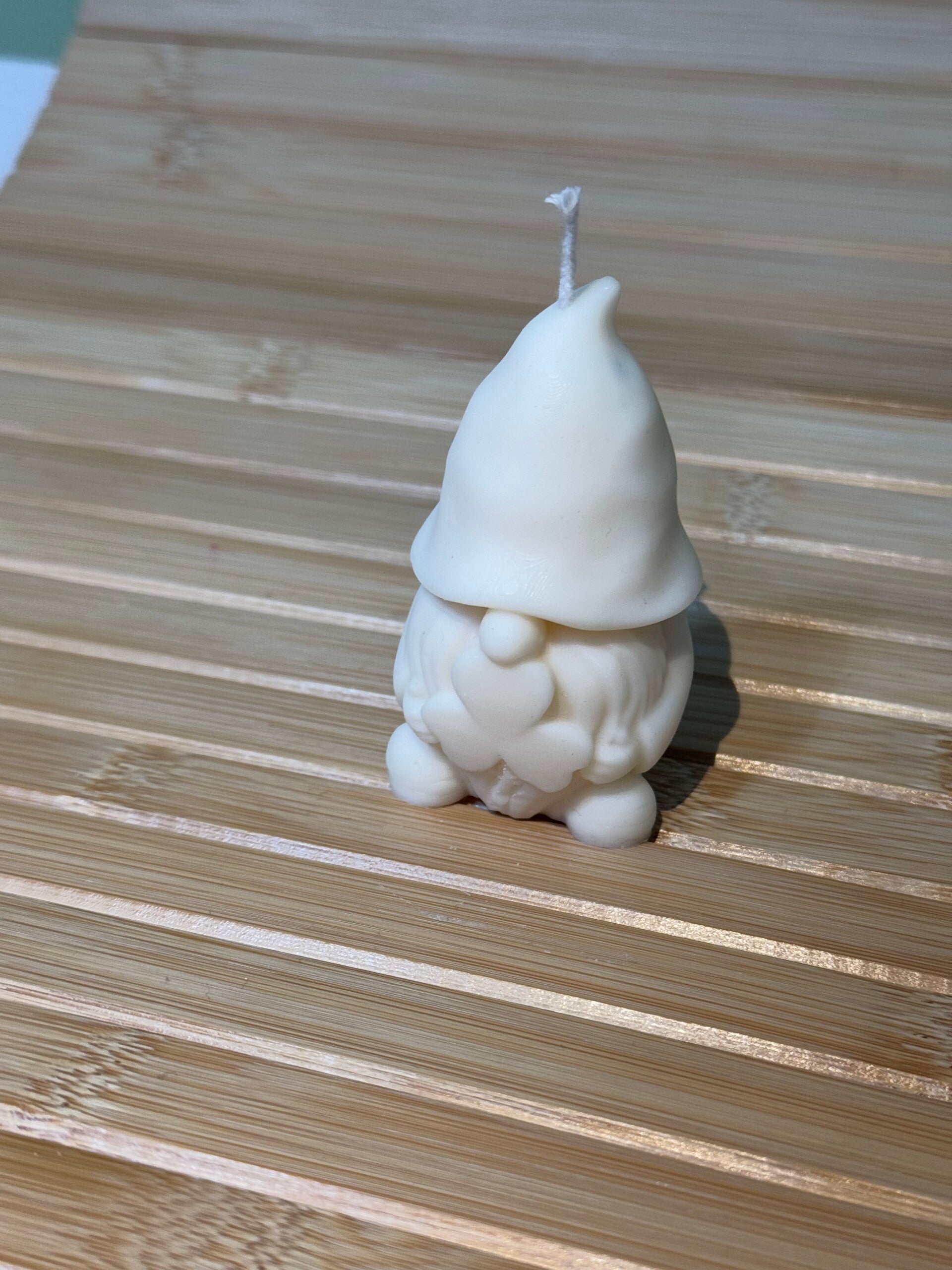 Handgemachter Wichtel mit Kleeblatt – aus reinem Rapswachs