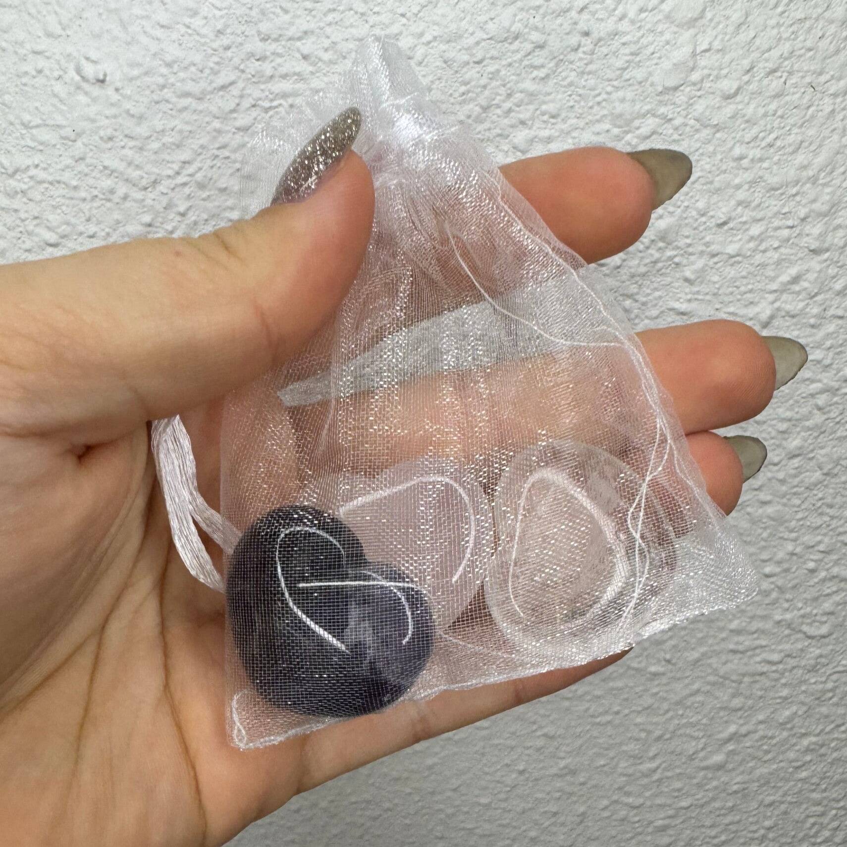 Gouden driehoek hartjes in cadeau zakje M