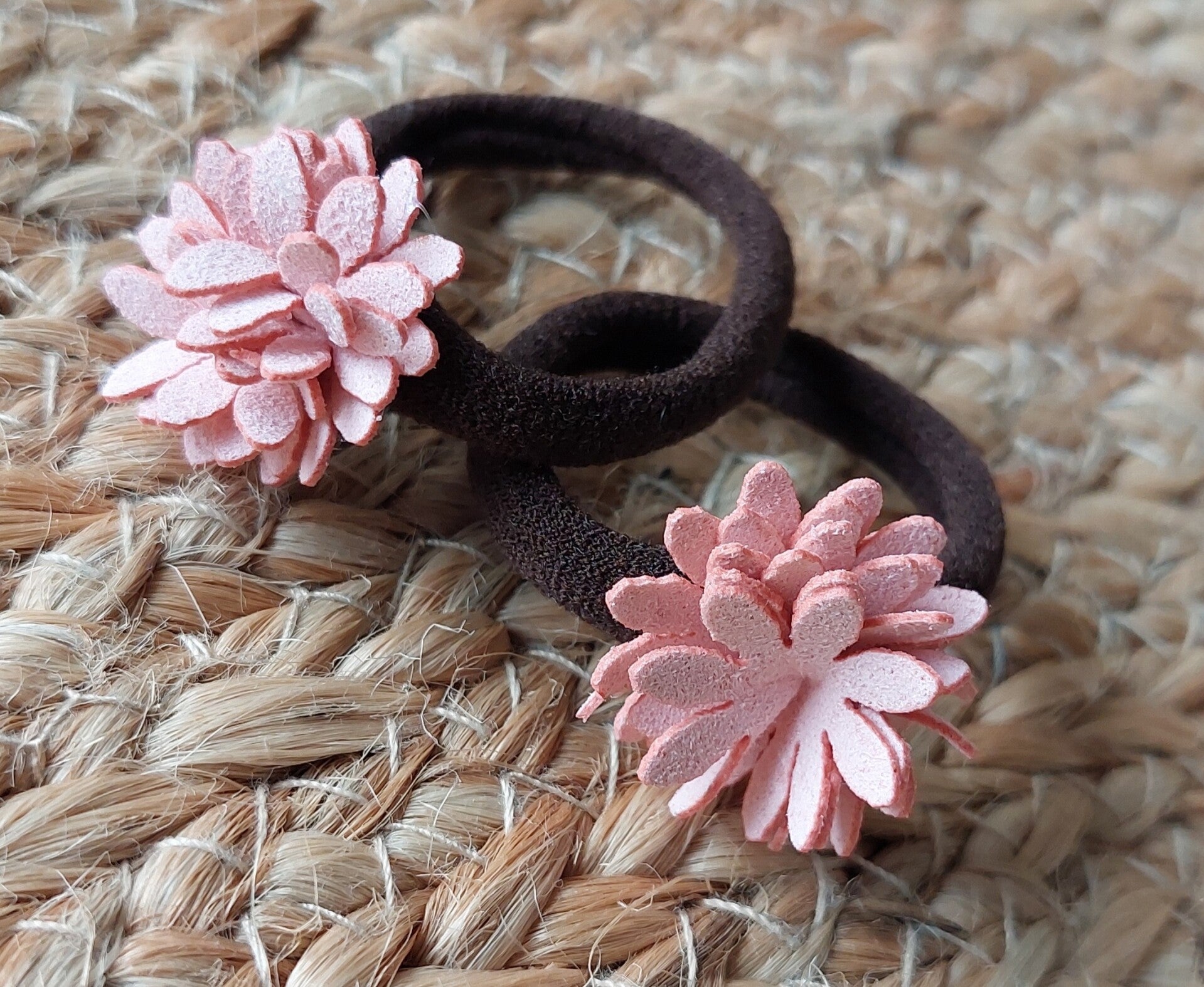 Haar elastiekjes bloem roze