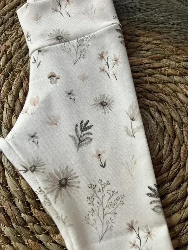 Flared autumn flower