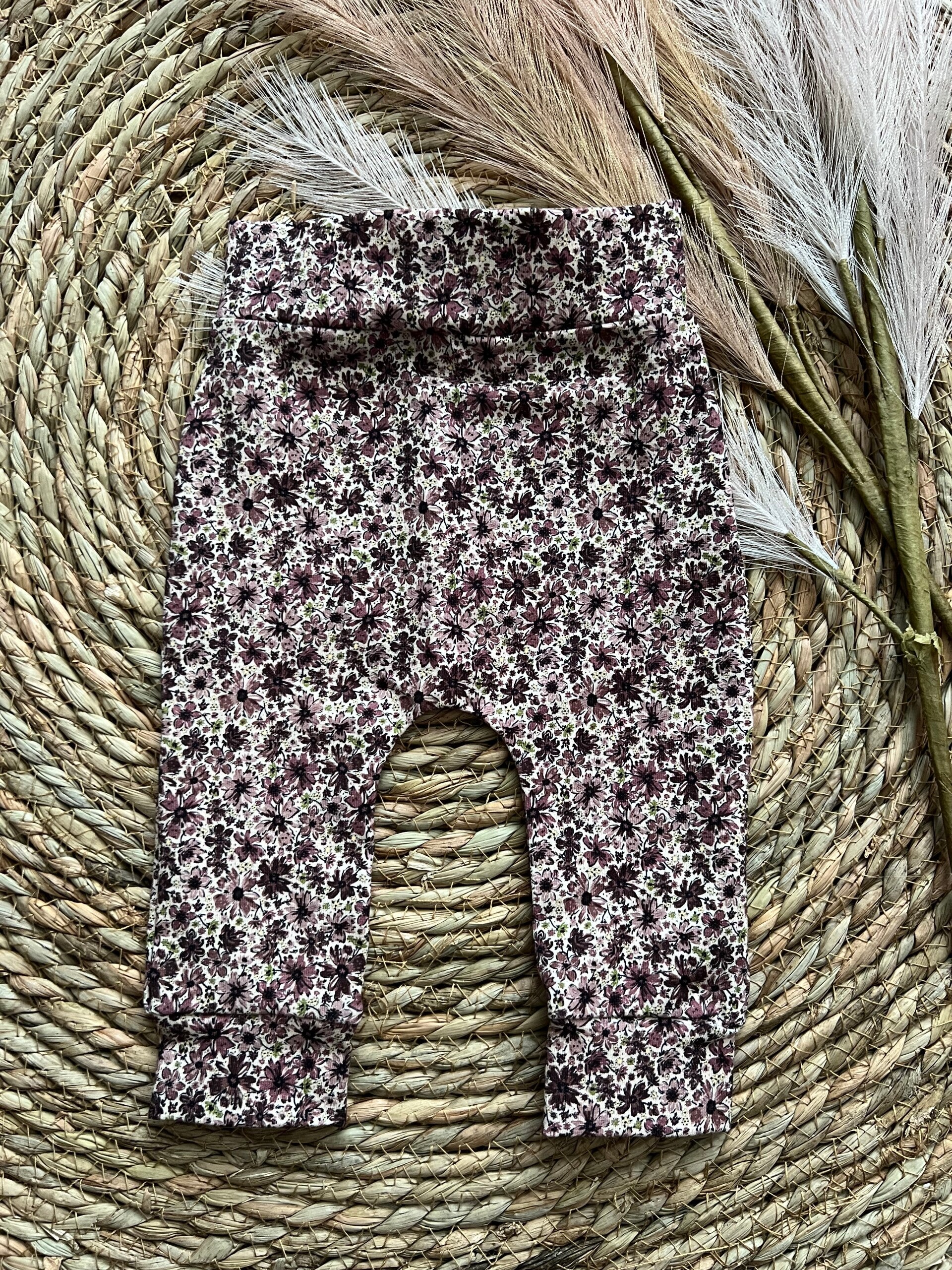 Broekje bloemetjes 50/66